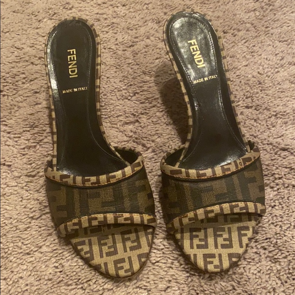 STUNNING ZUCCA FENDI sandals! Like new!!!